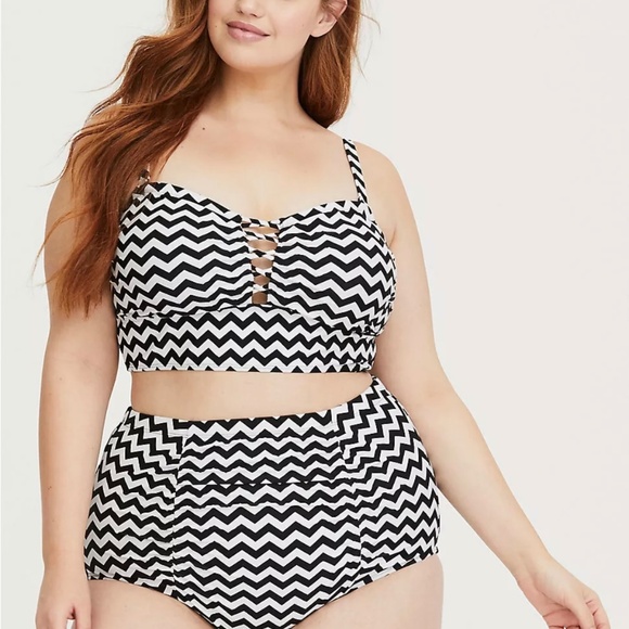 Torrid | Women's Bikini Swimsuit Top Black & White Lattice Pattern | Size 2X - Picture 1 of 10